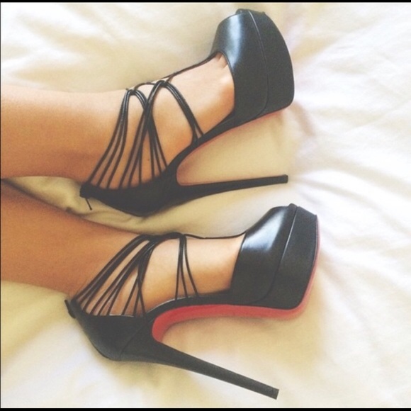โก๏ธSaleโก๏ธ FIRM PRICE Christian Louboutin ๐ - Picture 4 of 6